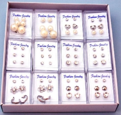 Picture of £1.00 PIERCED TRIO EARRINGS ON CARD (12)