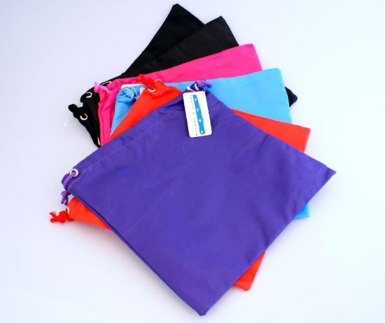 Picture of £1.49 PLAIN DARK DRAW STRING BAGS (6)
