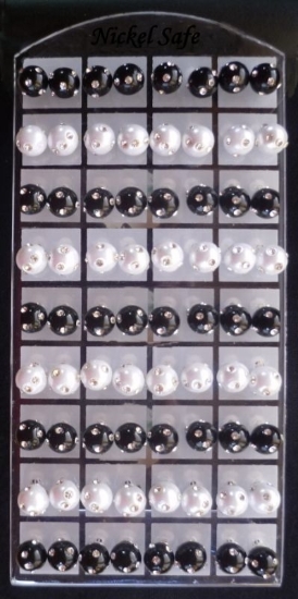 Picture of £1.00 per pair EARRINGS ON STAND (635)