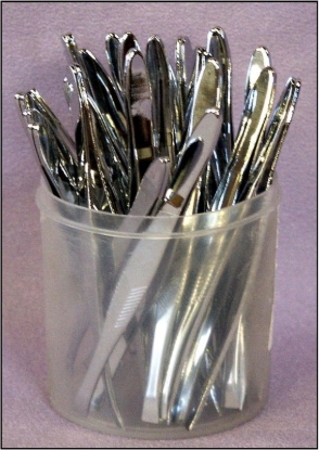 Picture of £0.79 TWEEZERS IN POT (24)