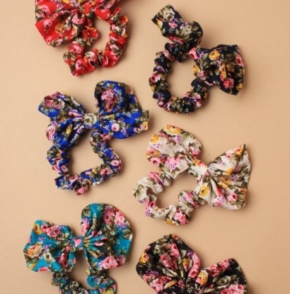 Picture of £1.49 MOLLY ROSE FLORAL BOW SCRUNCHIE(4)